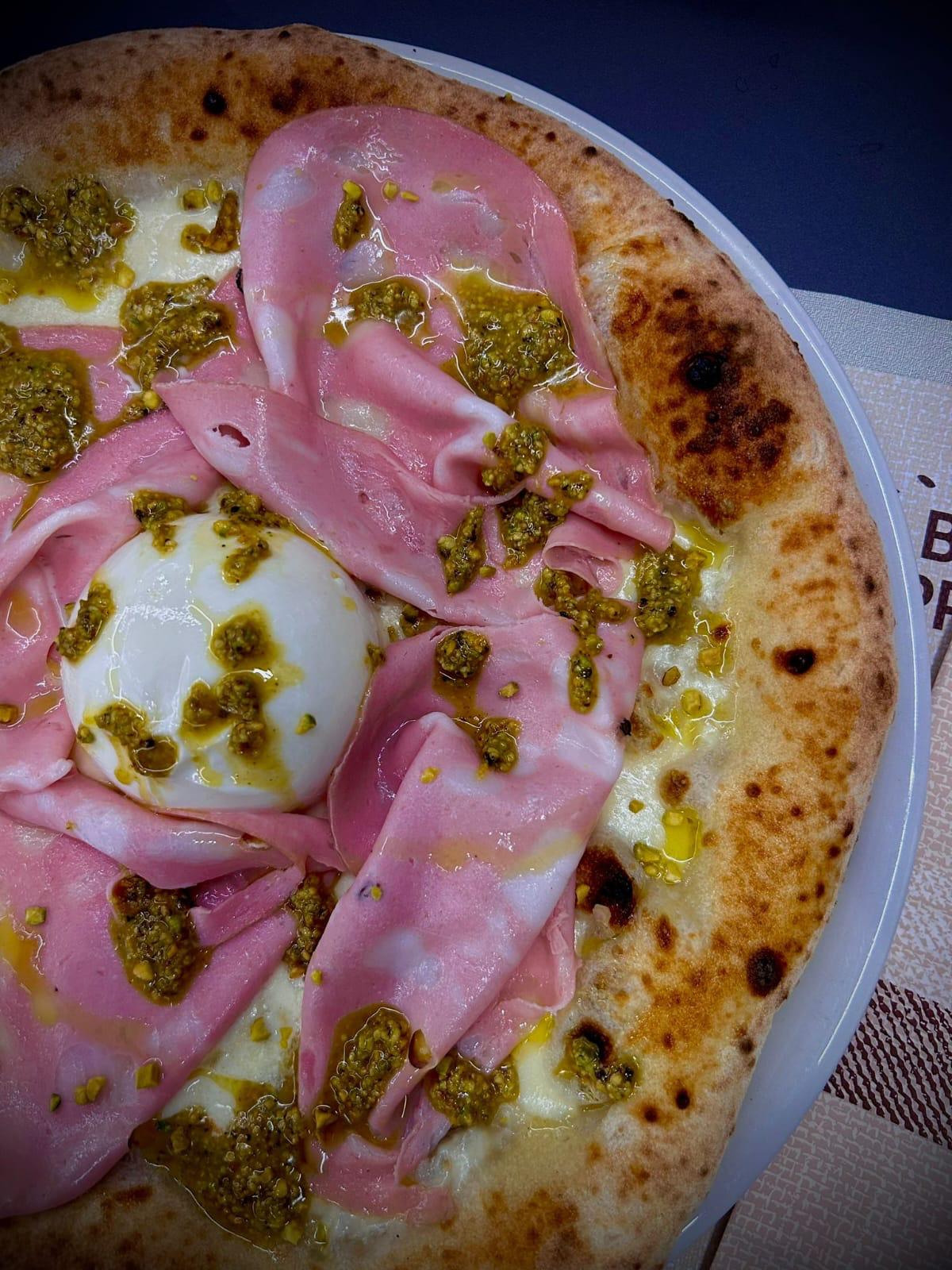 Pizza Bologna